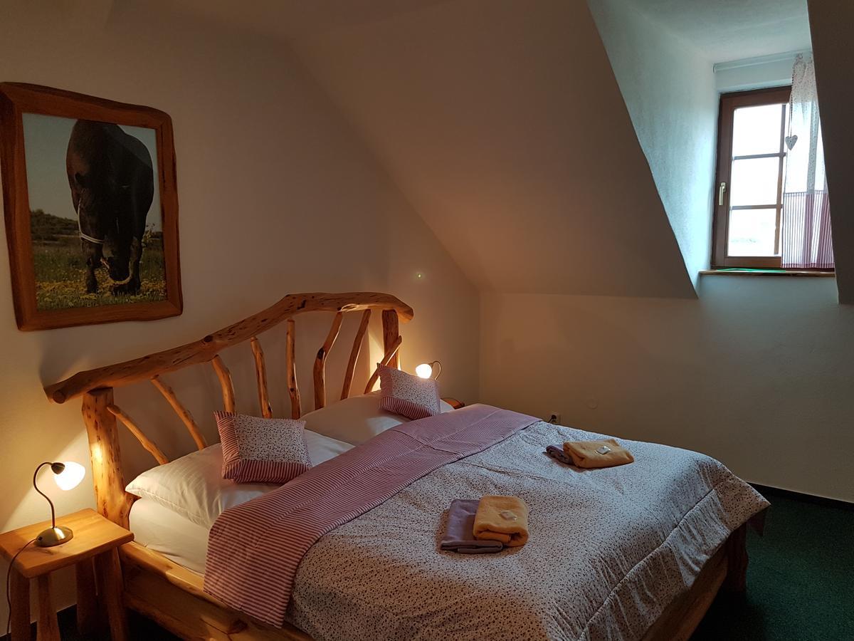 Hotel Osada Havranu à Hnanice  Extérieur photo