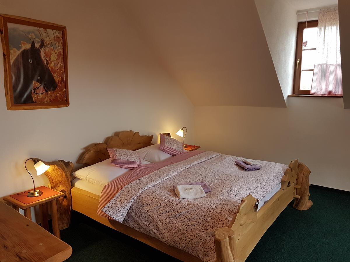 Hotel Osada Havranu à Hnanice  Extérieur photo